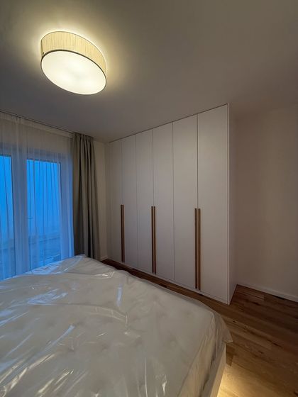 Kompletní realizace interiéru nového domu a další část je šatní skříň v ložnici.
